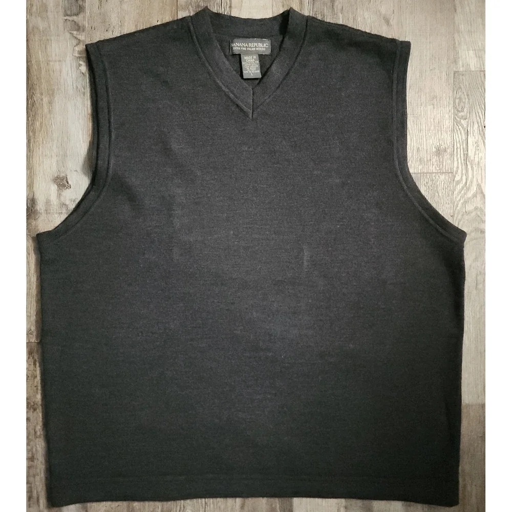 Banana Republic Sweater Vest Mens L Gray Extra Fine Italian Merino Wool V-Neck